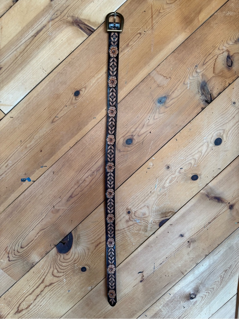 Leather Floral Embossed Wall Belt in Brown - Unbranded